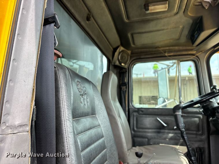 image for item DW7188 1995 Mack RD dump truck