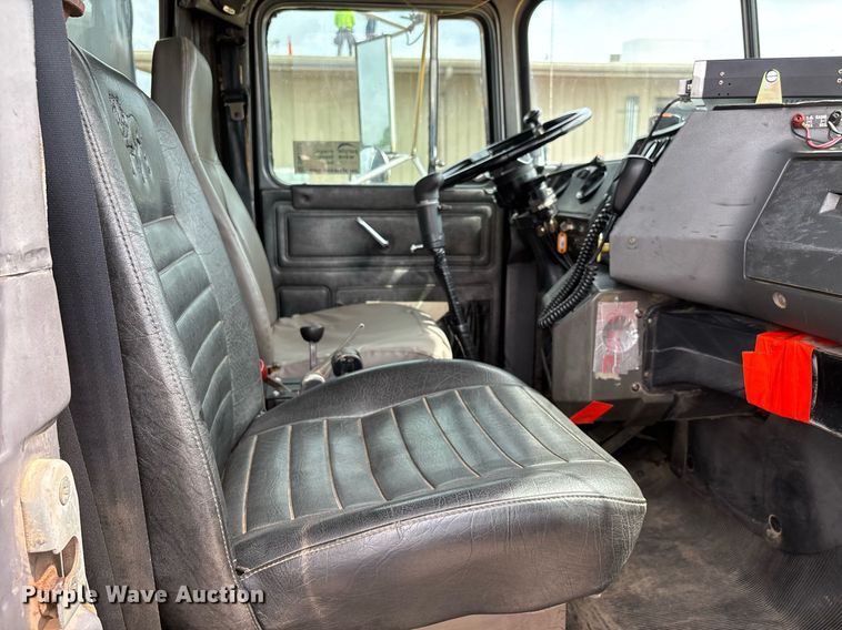 image for item DW7188 1995 Mack RD dump truck