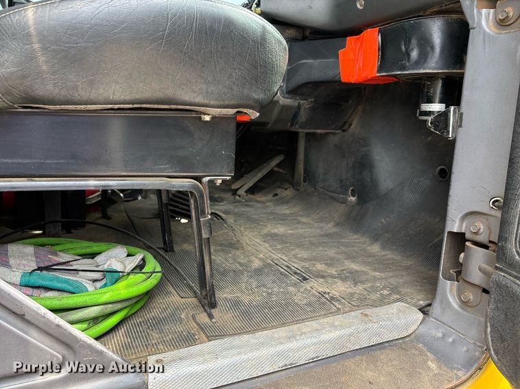 image for item DW7188 1995 Mack RD dump truck