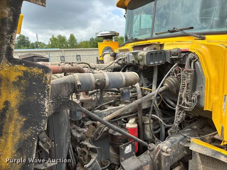 image for item DW7188 1995 Mack RD dump truck