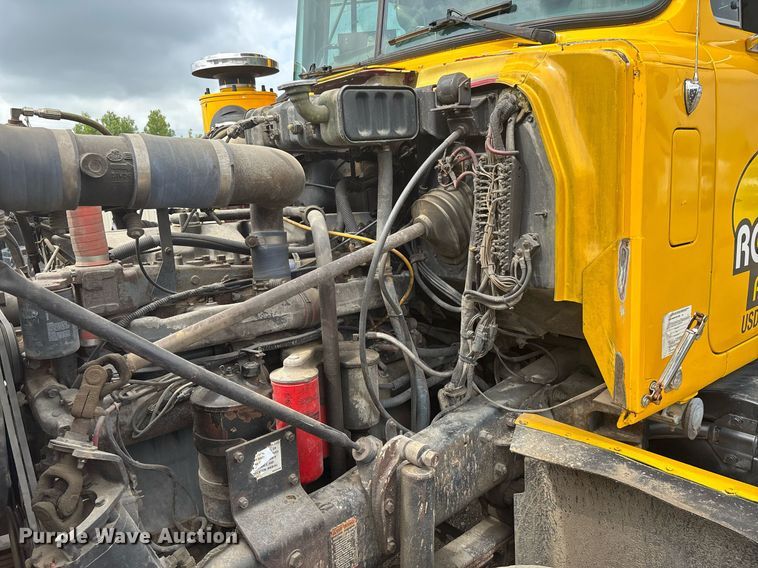 image for item DW7188 1995 Mack RD dump truck