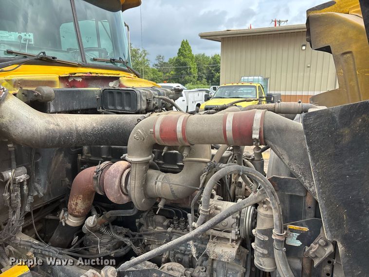 image for item DW7188 1995 Mack RD dump truck