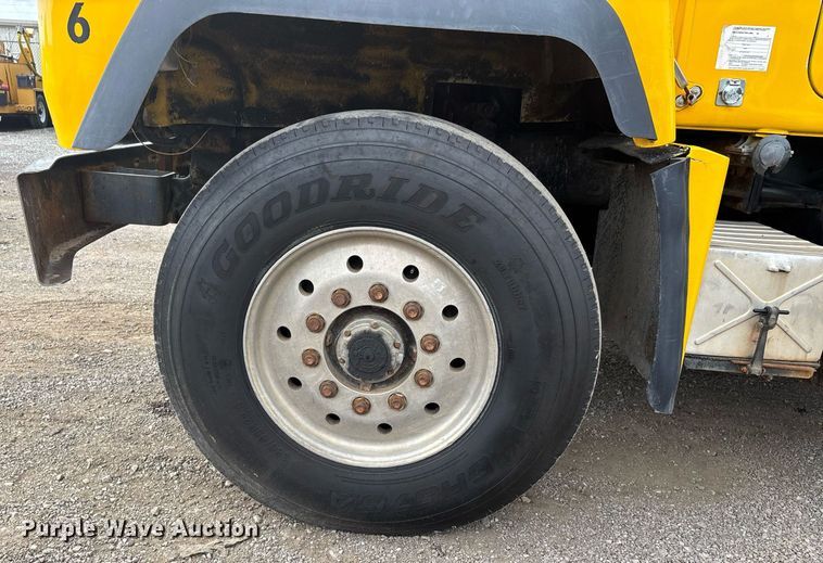 image for item DW7188 1995 Mack RD dump truck