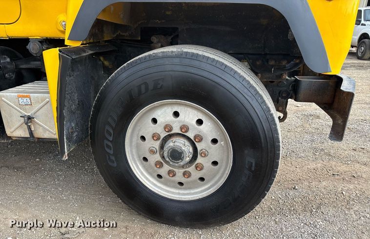 image for item DW7188 1995 Mack RD dump truck