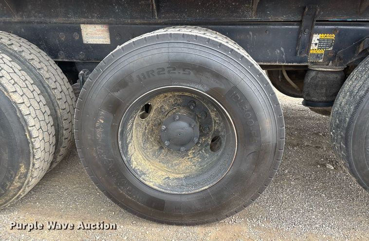 image for item DW7188 1995 Mack RD dump truck