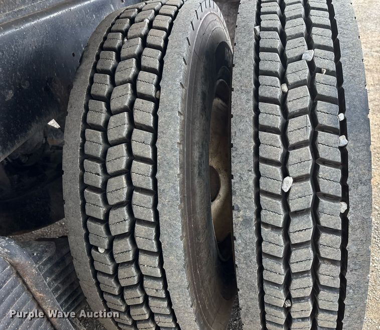 image for item DW7188 1995 Mack RD dump truck