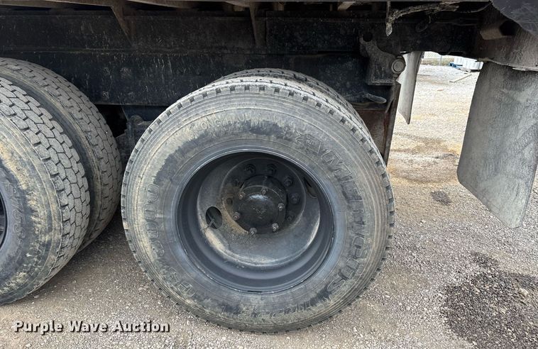 image for item DW7188 1995 Mack RD dump truck