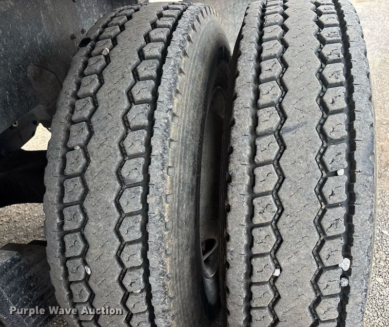 image for item DW7188 1995 Mack RD dump truck