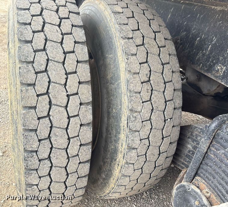 image for item DW7188 1995 Mack RD dump truck