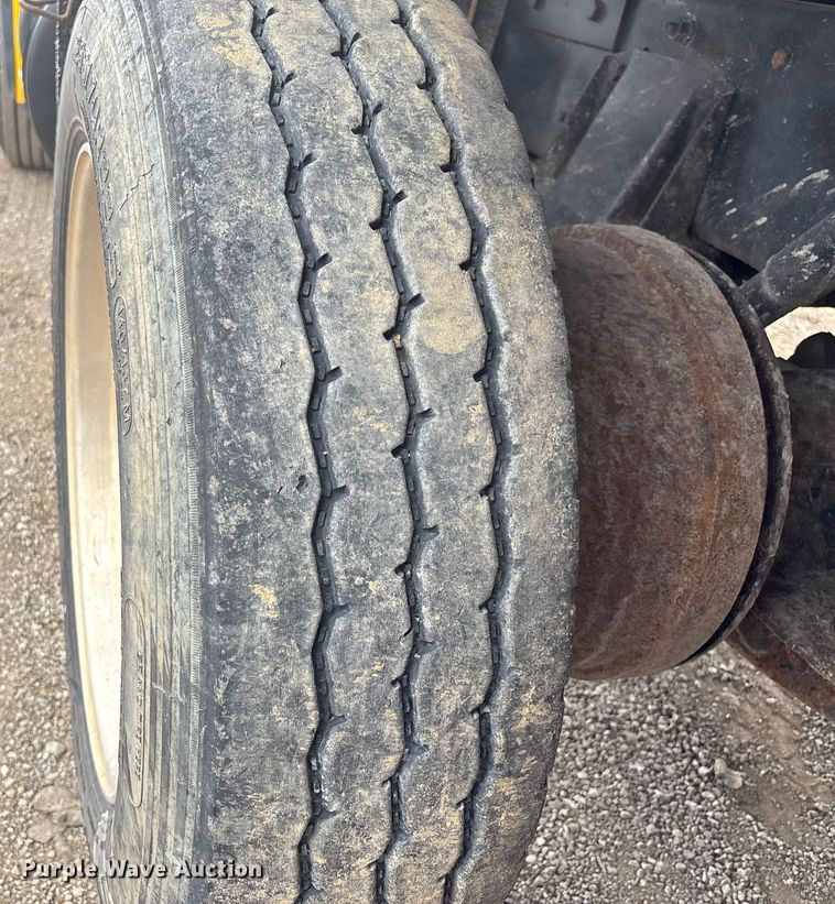 image for item DW7188 1995 Mack RD dump truck