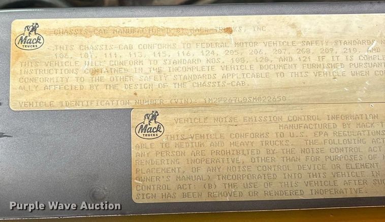 image for item DW7188 1995 Mack RD dump truck