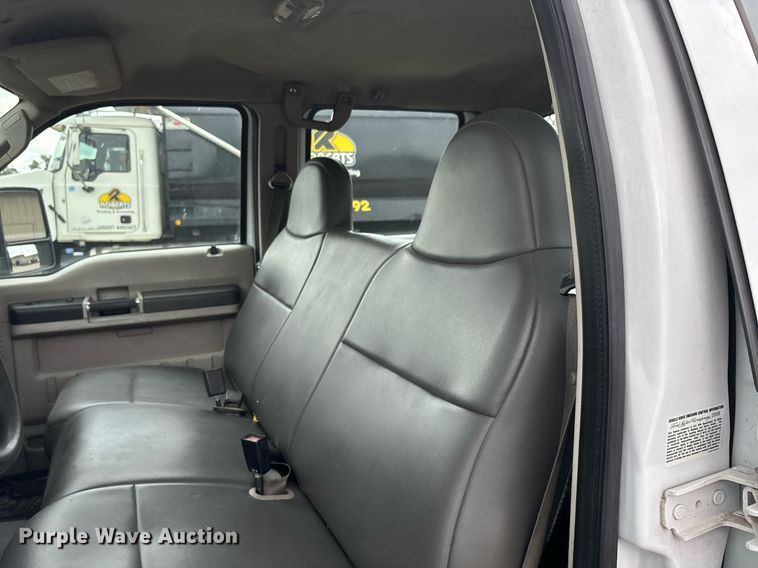 image for item DW7189 2008 Ford F450 Super Duty XL flatbed truck