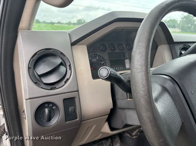 image for item DW7189 2008 Ford F450 Super Duty XL flatbed truck