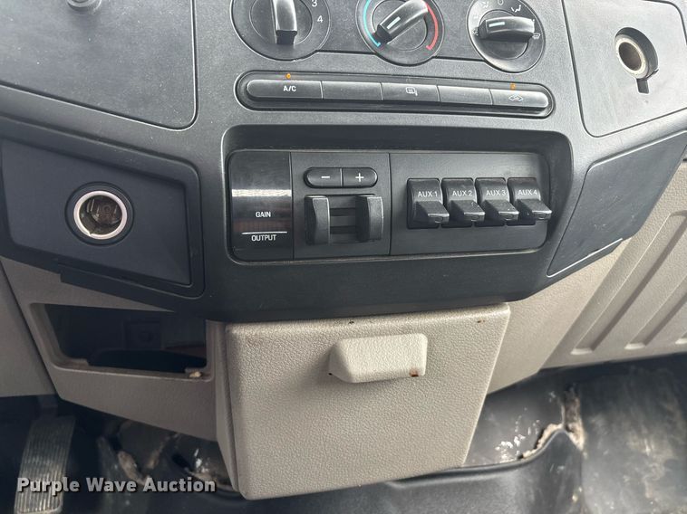 image for item DW7189 2008 Ford F450 Super Duty XL flatbed truck