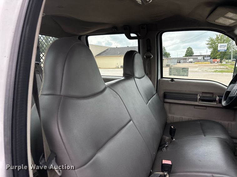 image for item DW7189 2008 Ford F450 Super Duty XL flatbed truck