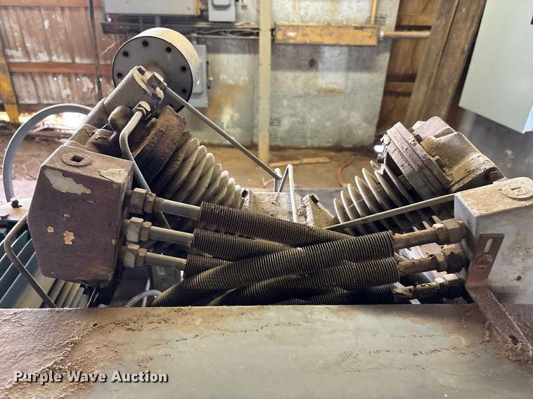 image for item DW7203 Ingersoll Rand T30 air compressor