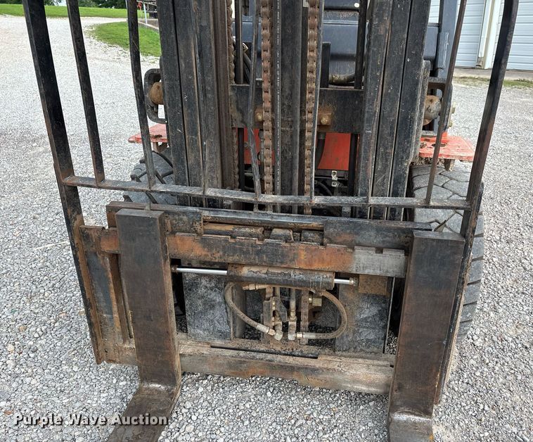 image for item DW7217 2002 Toyota 7FGU30 forklift