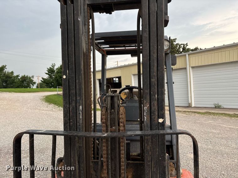 image for item DW7217 2002 Toyota 7FGU30 forklift