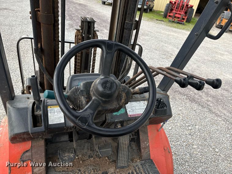 image for item DW7217 2002 Toyota 7FGU30 forklift