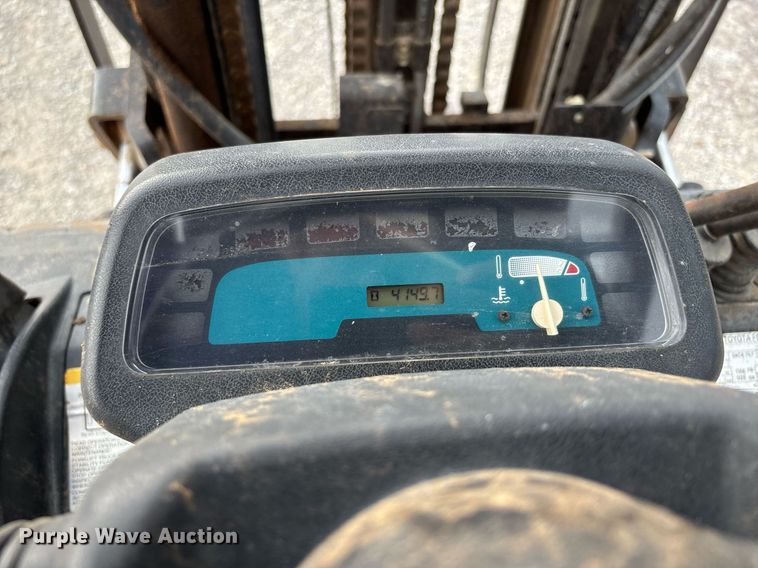 image for item DW7217 2002 Toyota 7FGU30 forklift