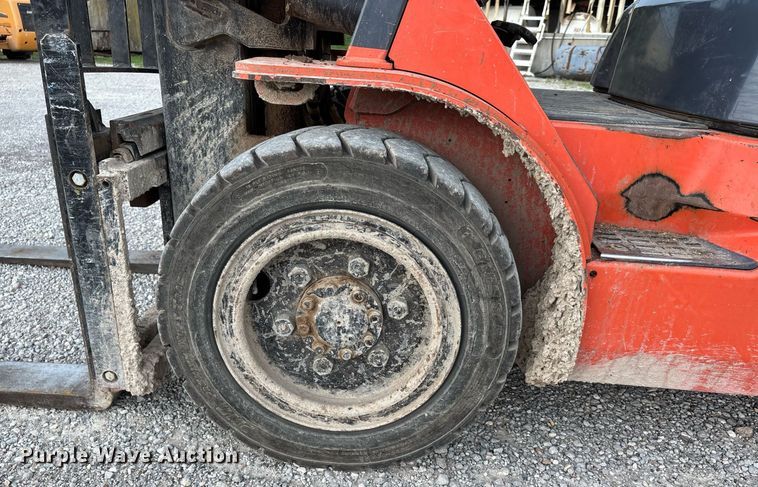 image for item DW7217 2002 Toyota 7FGU30 forklift