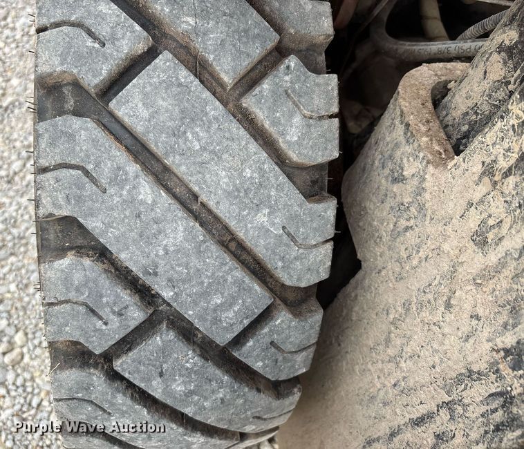 image for item DW7217 2002 Toyota 7FGU30 forklift