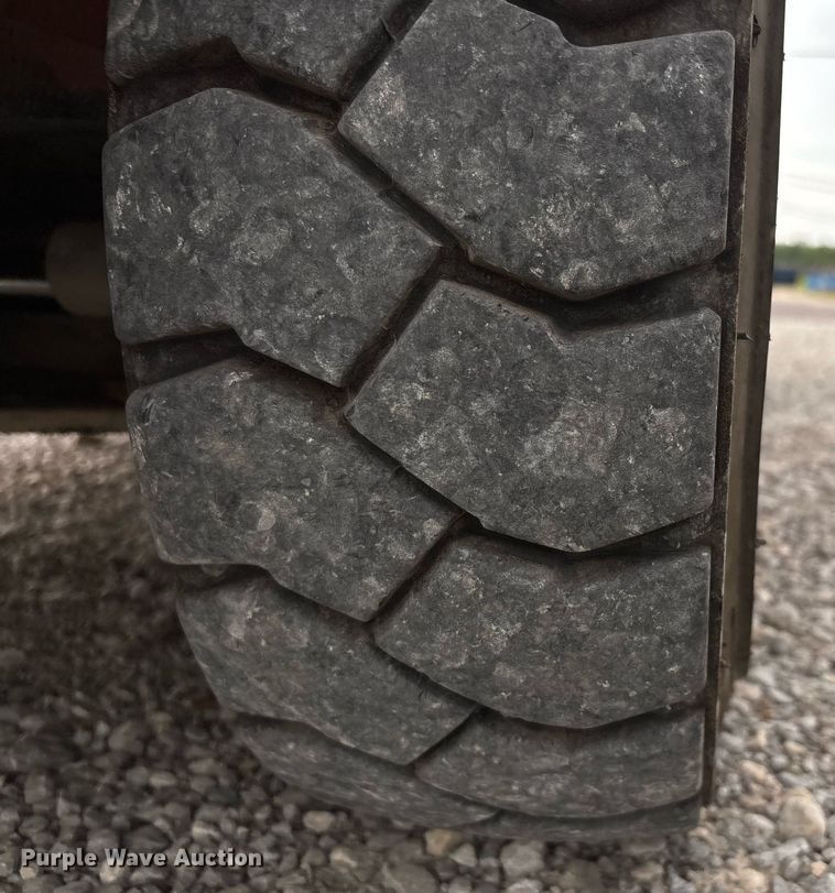 image for item DW7217 2002 Toyota 7FGU30 forklift