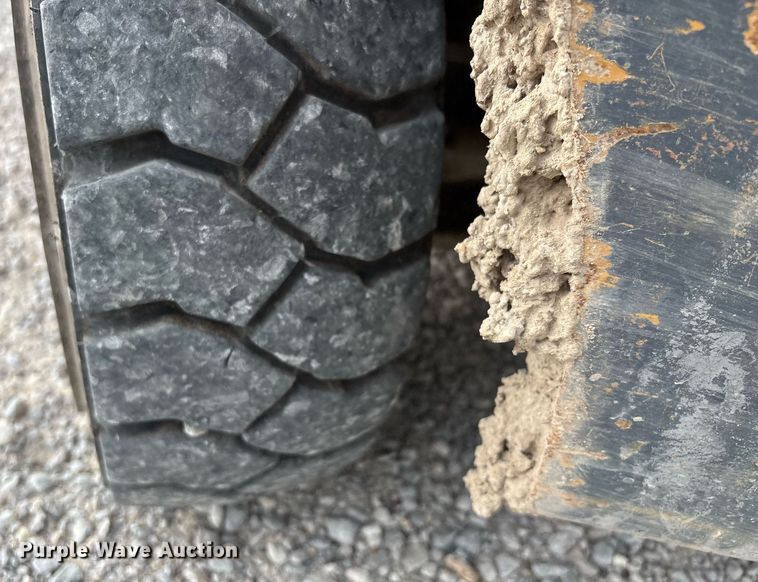 image for item DW7217 2002 Toyota 7FGU30 forklift