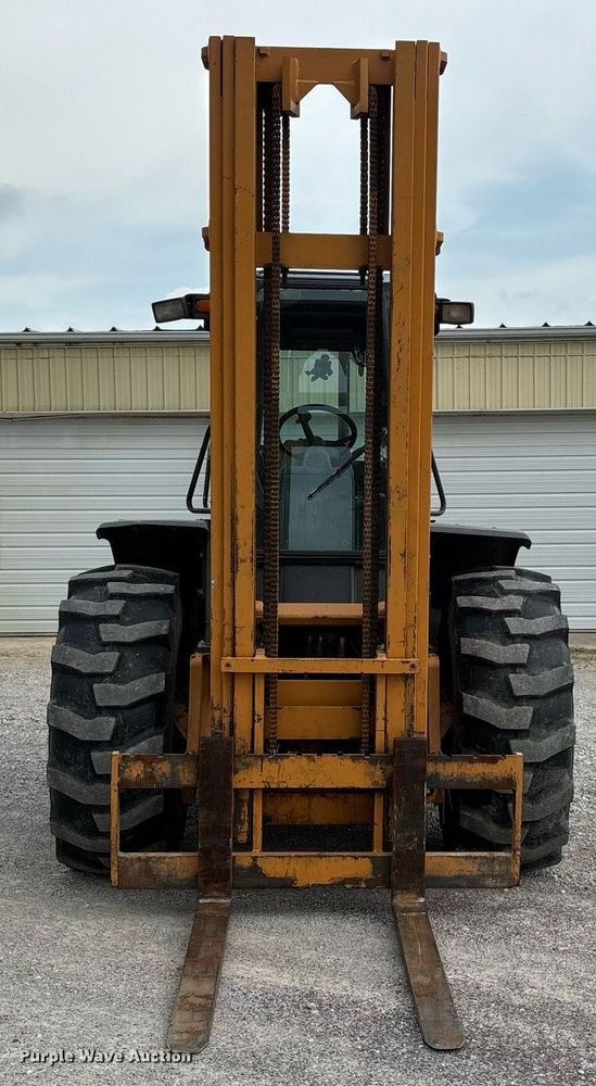 image for item DW7218 Case 586G forklift