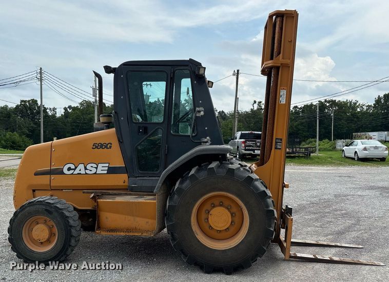 image for item DW7218 Case 586G forklift