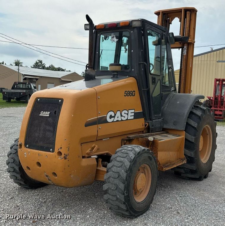 image for item DW7218 Case 586G forklift