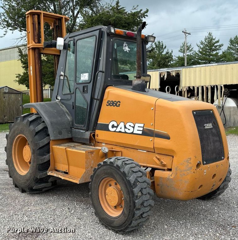 image for item DW7218 Case 586G forklift
