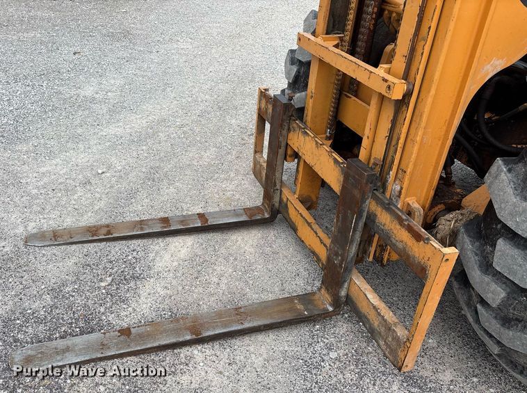 image for item DW7218 Case 586G forklift