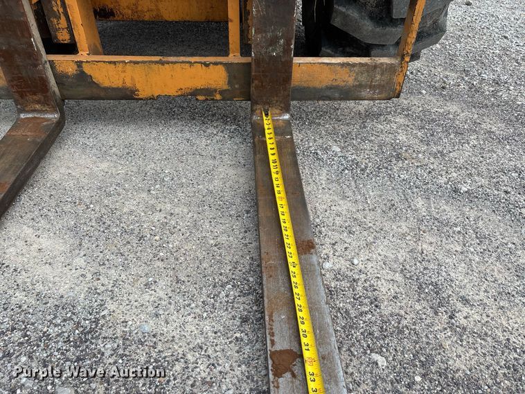 image for item DW7218 Case 586G forklift