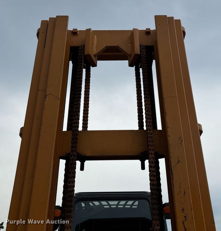 image for item DW7218 Case 586G forklift