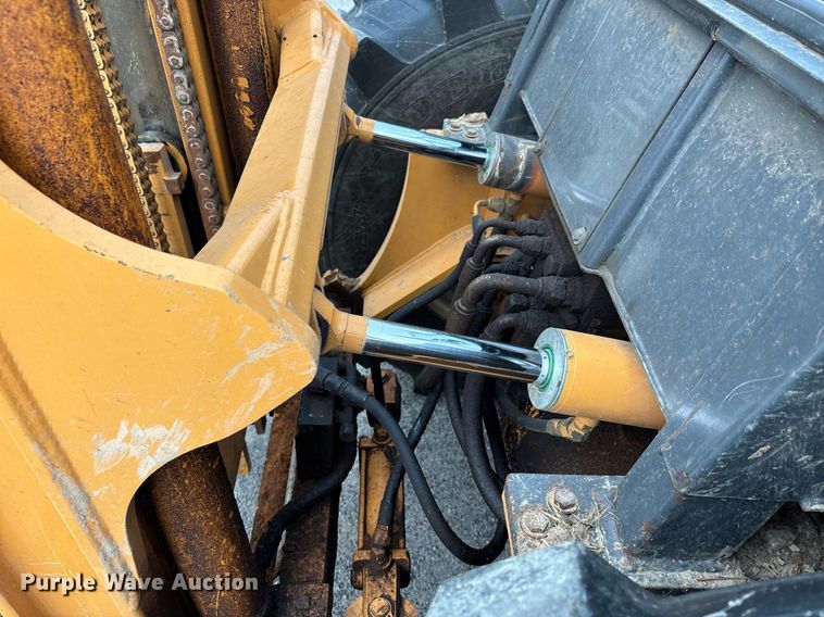 image for item DW7218 Case 586G forklift