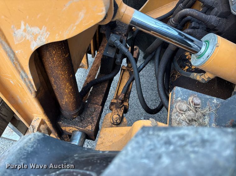 image for item DW7218 Case 586G forklift