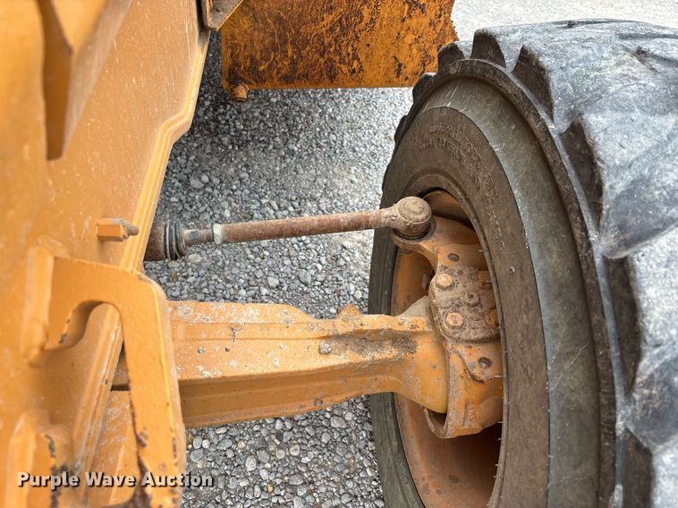 image for item DW7218 Case 586G forklift