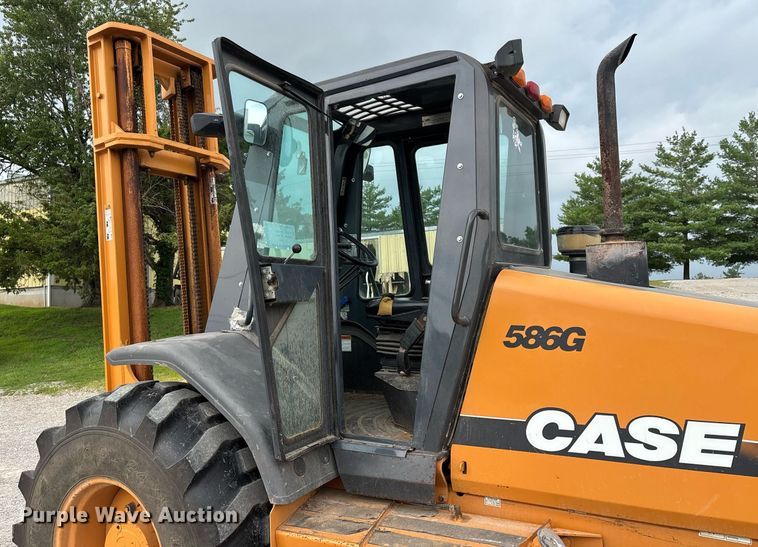 image for item DW7218 Case 586G forklift
