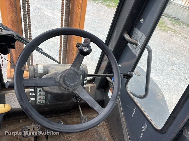 image for item DW7218 Case 586G forklift