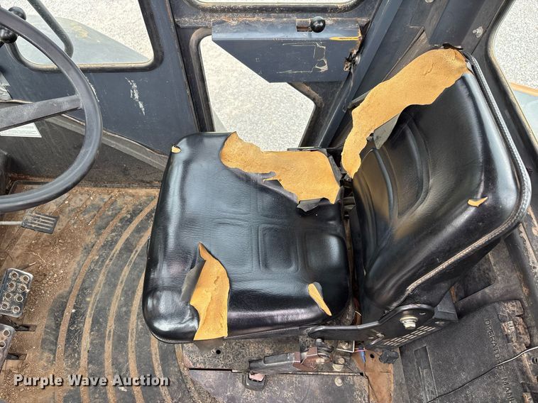 image for item DW7218 Case 586G forklift