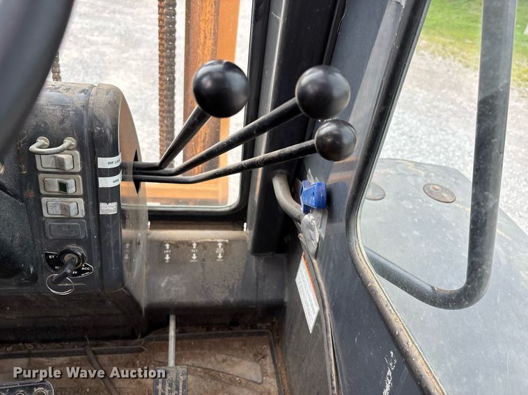 image for item DW7218 Case 586G forklift