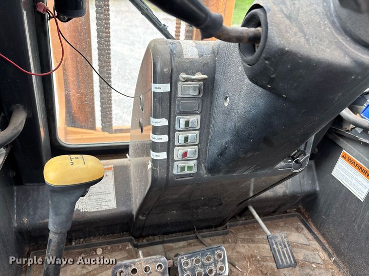 image for item DW7218 Case 586G forklift