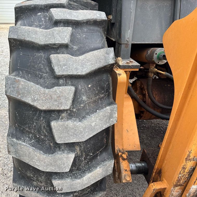 image for item DW7218 Case 586G forklift