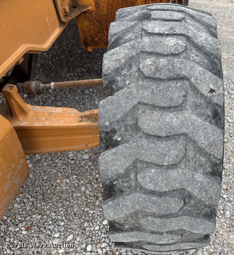 image for item DW7218 Case 586G forklift