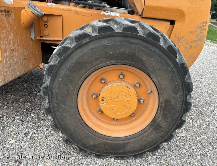 image for item DW7218 Case 586G forklift