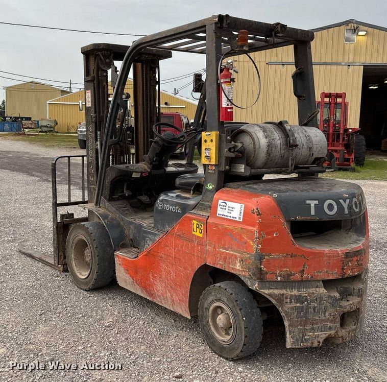 image for item DW7219 Toyota 8FGU25 forklift