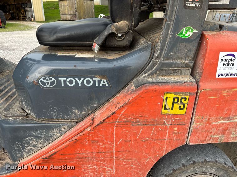 image for item DW7219 Toyota 8FGU25 forklift