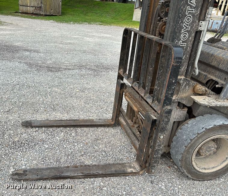 image for item DW7219 Toyota 8FGU25 forklift