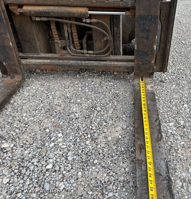 image for item DW7219 Toyota 8FGU25 forklift